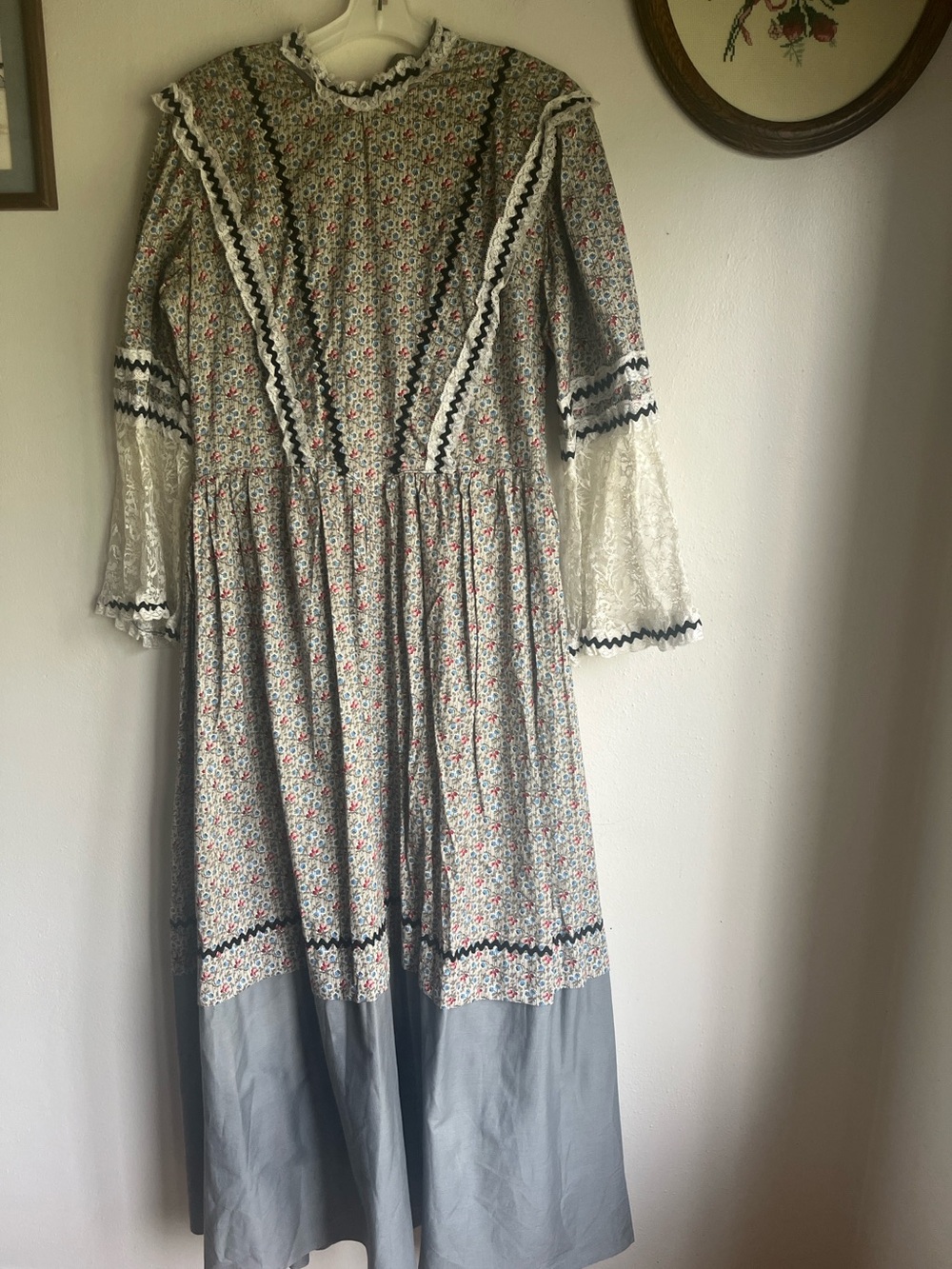 Vintage Prairie Floral Maxi Dress with Lace Trim